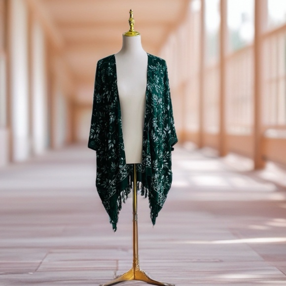 0101/ Dark Green  White leaves Outer With Fringes - Picture 2 of 8